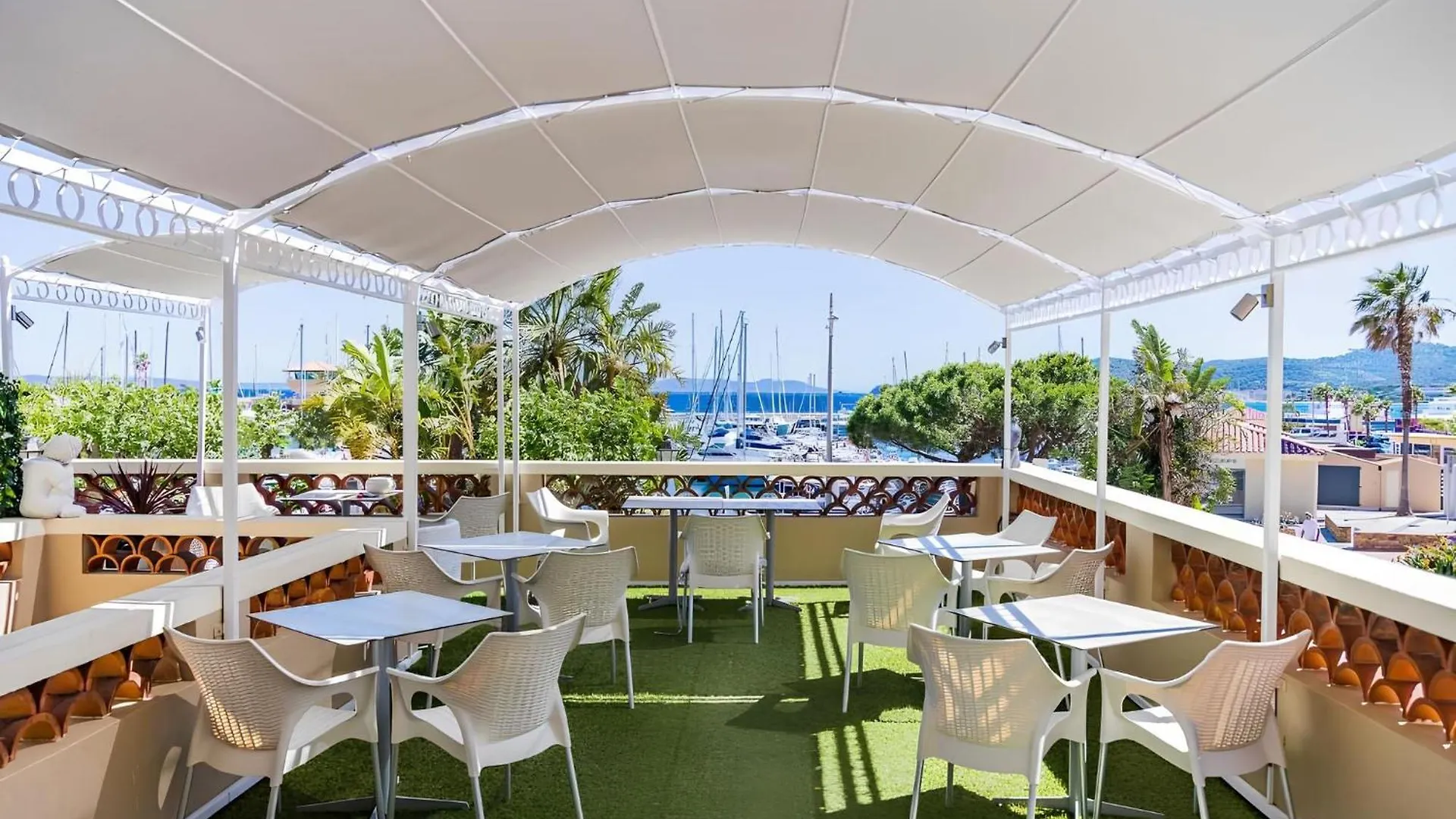Hotel Le Rabelais Le Lavandou 3*,