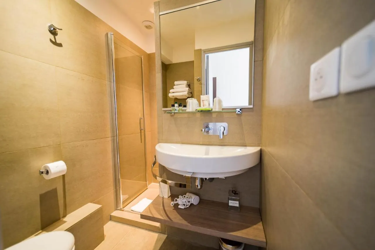 Hotel Le Rabelais Le Lavandou