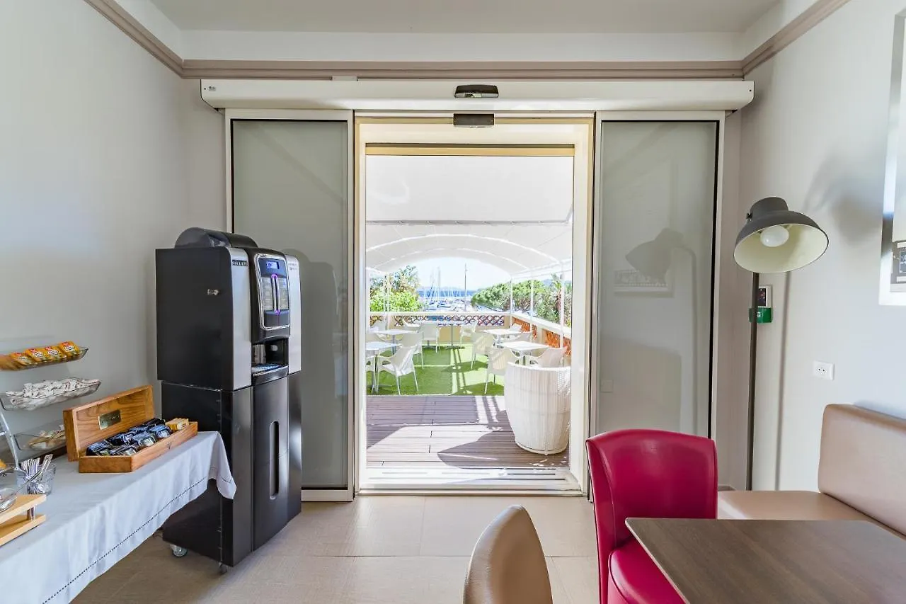 Hotel Le Rabelais Le Lavandou 3*,