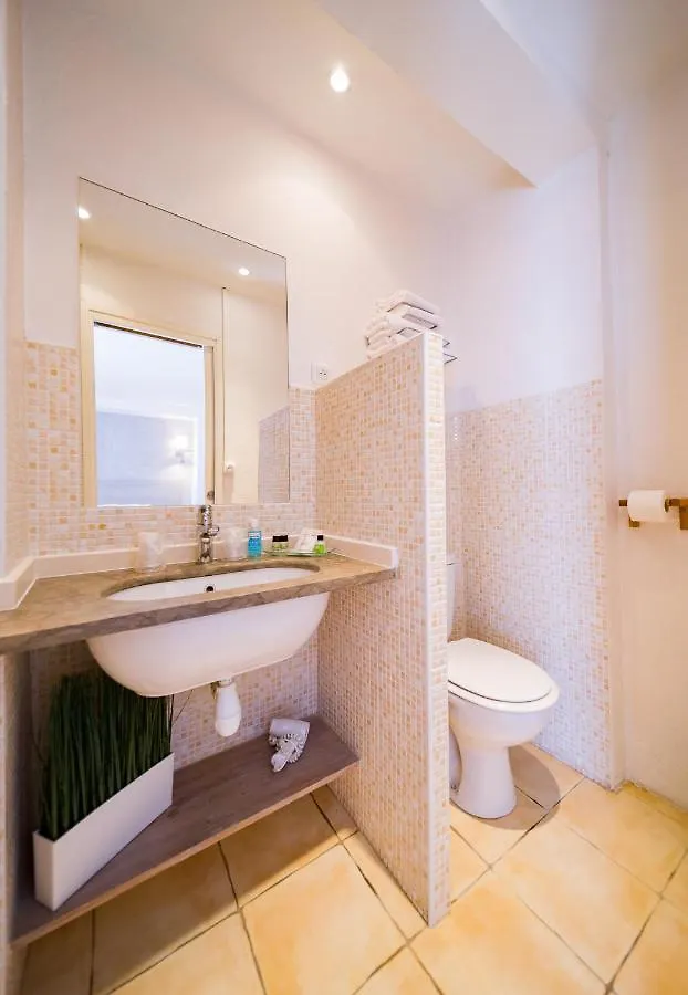 Hotel Le Rabelais Le Lavandou 3*,
